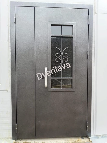 Двухстворчатая уличная металлическая дверь с ковкой