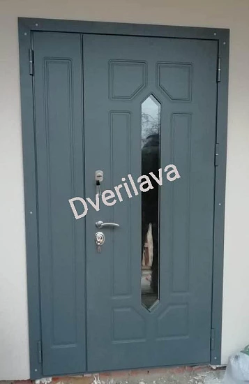 Двупольная дверь в частный дом с остеклением и обшивкой панелью МДФ