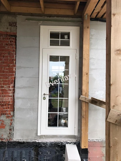 Дверь со стеклом белая